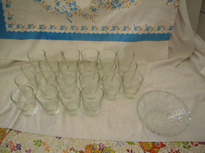 LOT de 22 pahare din sticla gravate, capacitatea de 150 ml si castronas de 14 cm foto