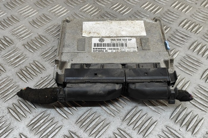 Unitate de control motor VW BEETLE Cabrio 1Y7 2005 OEM: 06A906033DP 31539500