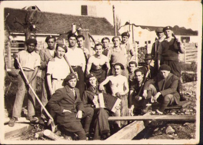 HST P1440 Poză tineri pregătirea premilitară Rom&amp;acirc;nia 1939 foto