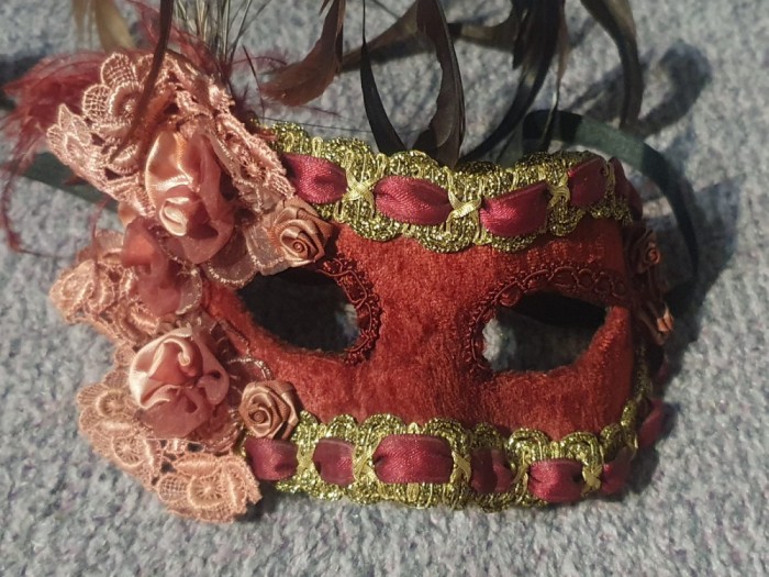 Masca deosebita de la Venetia, cu broderie, atelier Marega Venezia