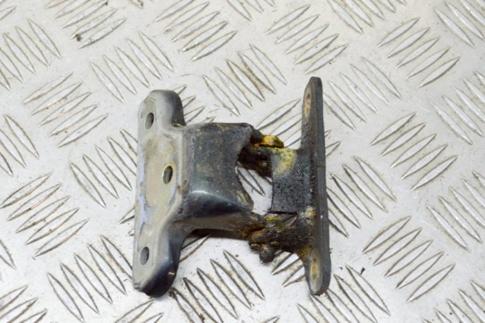 Balama ușă st&acirc;nga spate LAND ROVER DISCOVERY II L318 2000 13821866