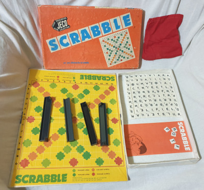 Jucarie perioada socialista anii 1980 Joc romanesc de colectie COMPLET SCRABBLE foto