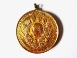 Rara! Italia medalia:Scoala Populara Recunoscatoare bunului rege Umberto I 1901 in stare foarte buna,diametrul:30 mm
