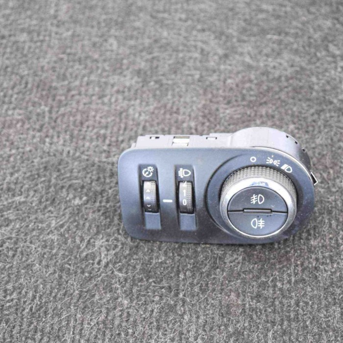 Modul de control comutator faruri OPEL ZAFIRA TOURER C P12 2016 OEM: 13294819 3970164