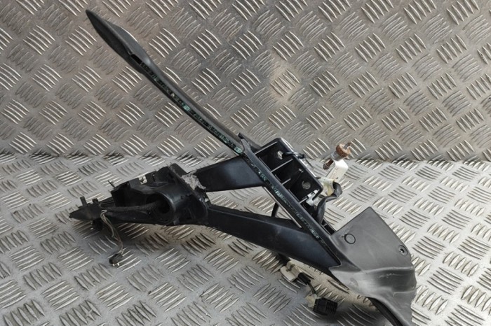 Cadru oglinda ușă dreapta față ASTON MARTIN VANTAGE Coupe 2006 OEM: 6G33-17682-AH 31219811