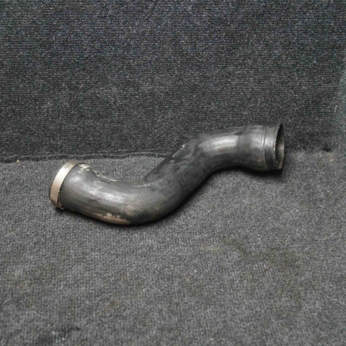 Furtun intercooler st&acirc;nga AUDI A4 8E2, B6 2004 OEM: 8E0145838