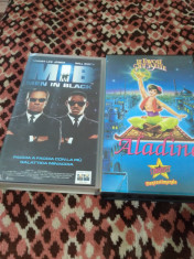LOT 2 CASETE VIDEO ORIGINALE VHS ALADINO/MAN IN BLACK foto