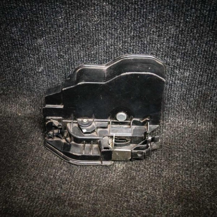 &Icirc;ncuietoare ușă dreapta spate BMW X3 E83 2009 OEM: 7167070 1748795