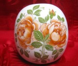 VAZA PORTELAN ROYAL KPM BAVARIA LUCRATA MANUAL DECOR CU TRANDAFIRI 12.5 CM
