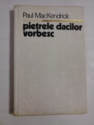 PIETRELE DACILOR VORBESC - PAUL MACKENDRICK foto