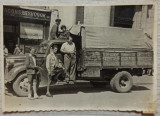 Barbati cu camion, reclame Loteria de Stat, Birou Voiaj// Foto Carol Abad, Romania 1900 - 1950, Portrete