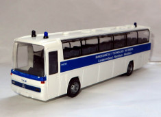 Rietze autocar Mercedes O303 15RHD Polizei 1:87 foto