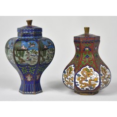 Doua vase vechi cu capac - atelier Asia - lucrate in tehnica cloisonne - email policrom