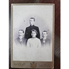 Fotografie de familie, pe carton, sfarsit de secol XIX