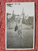 Fotografie, Stella, mama lui Geo (dr. Litarczek, parintele radiologiei romanesti) la Sinaia, in fundal Castelul Peles, 1927