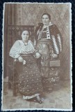 Fotografie tip Carte Postala, Femei in port popular romanesc, perioada interbelica