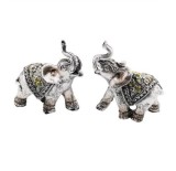 Set statueta Feng Shui din rasina cu Elefanti cu trompa ridicata, cu flori,