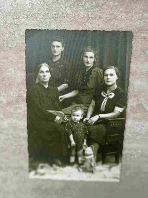 FOTOGRAFIE GRUP DE FEMEI. INTERBELICA. 62-238043 foto