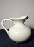 Carafa mica, Letiera ceramica, lucioasa gri, model punctat traditional, 10 cm