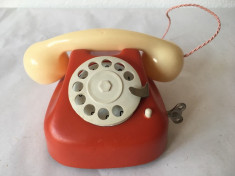 Telefon Metaloglobus jucarie romaneasca veche anii 80, rosu cu cheita, impecabil foto