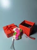 Martisor lucrat manual - ciupercuta cu floricele mov si roz - din clei, Unicat