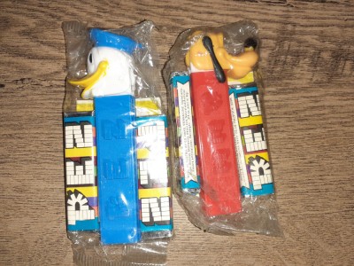 PEZ MADE IN AUSTRIA - DISPENSER DONALD DUCK SI PLUTO - LOT 2 BUC foto