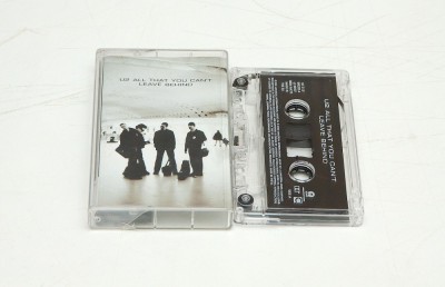 U2 &amp;ndash; All That You Can&amp;#039;t Leave Behind - caseta audio foto