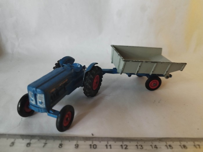 bnk jc Matchbox Kingsize K11 Fordson Tractor and Whitlock Tipping Trailer