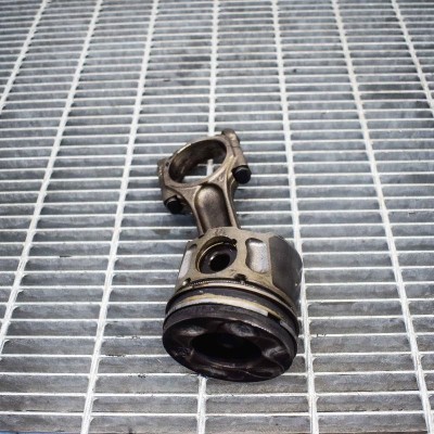 Piston VOLVO V50 MW 2008 OEM: 8653658 2706780 foto