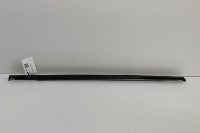Chedar geam ușă st&acirc;nga spate PORSCHE MACAN 95B 2014 OEM: 95B837475A,95B.837.475.A 26835096