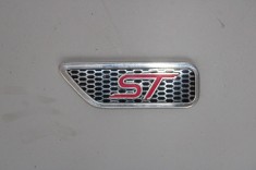 Emblema aripa st&acirc;nga FORD FOCUS II DA_, HCP 2008 | 32818629