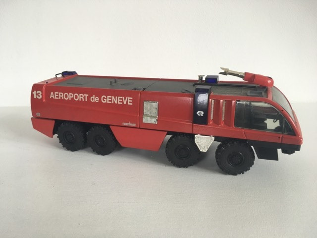 Masina de pompieri Rosenbauer Panther 8x8 Aeroport de Geneve 13, Austria, 26 cm