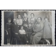 Fotografie tip Carte Postala, Bunici inconjurati de nepoti, perioada interbelica