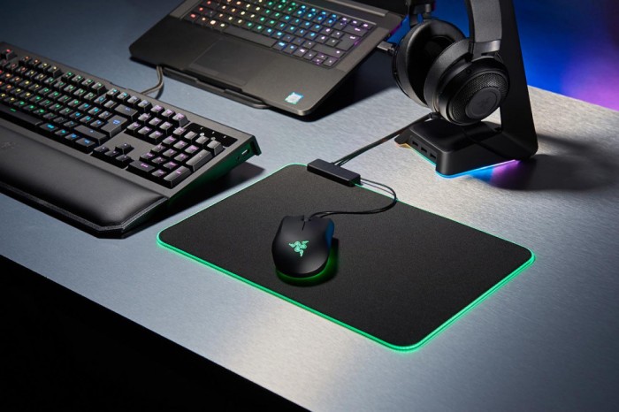 Mouse PAD RAZER, &quot;Goliathus Chroma&quot;, gaming, cauciuc si material textil, 920 x 255 x 3 mm, roz, &quot;RZ02-02500316-R3M1&quot;