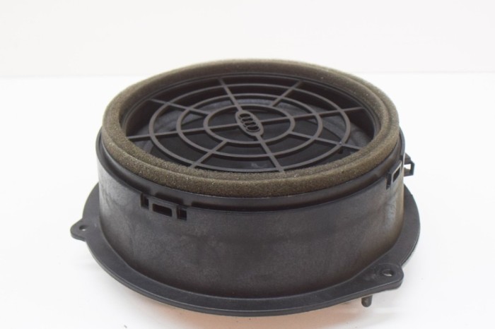 Difuzor ușă st&acirc;nga spate AUDI Q5 8R 2012 OEM: 8R0035411 11820729