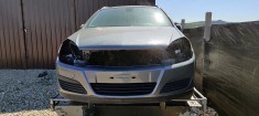 Dezmembrez Opel Astra H foto
