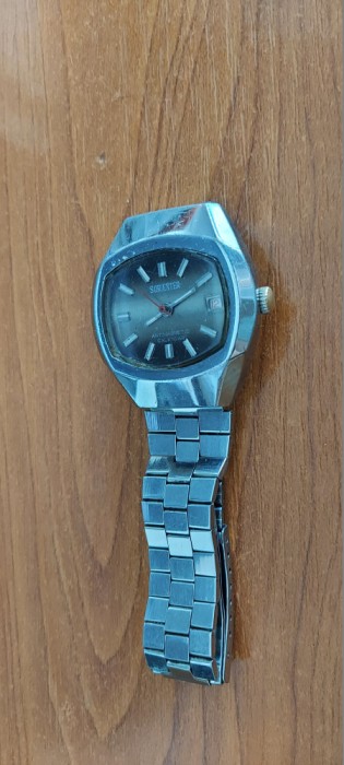 CEAS SORIENTER MECANIC ANTIMAGNETIC CALENDAR , SWISS MADE , FUNCTIONEAZA .