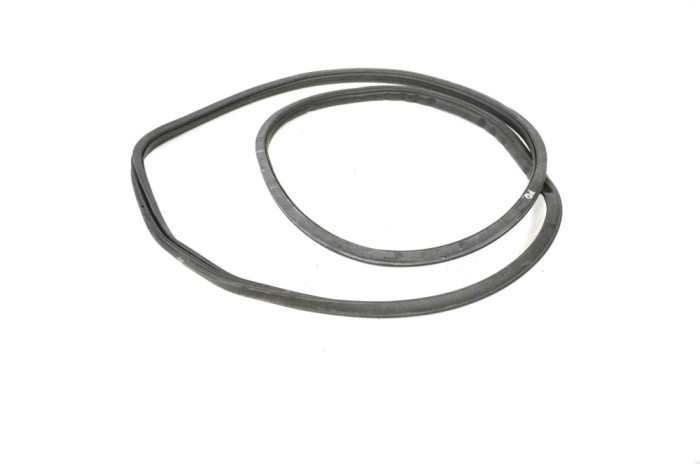 Garnitura ușă dreapta față VW TOUAREG 7P5 2011 OEM: 7P0867365B