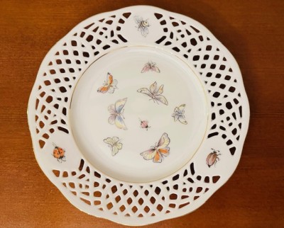 FARFURIE DIN PORTELAN FIN- DECOR FLUTURI- MARCAJ BURG LINDAU D19,5CM foto