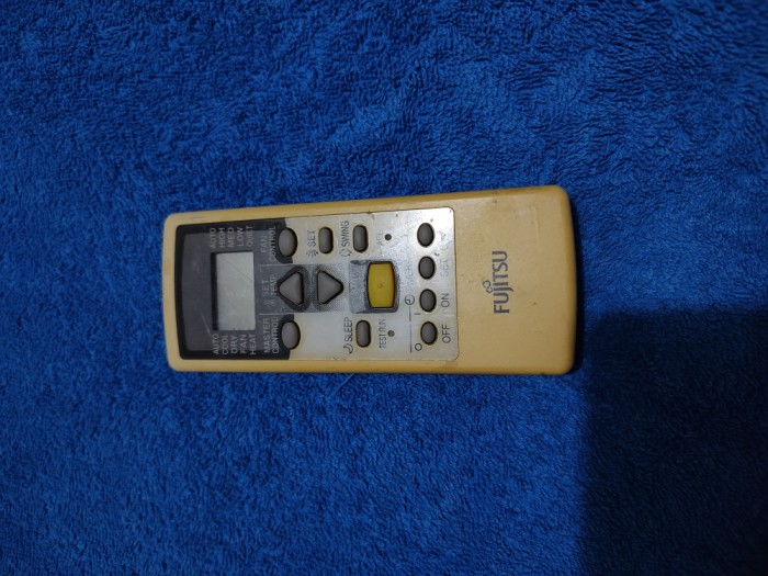 Telecomanda aer conditionat / telecomenzi aer conditionat ORIGINALE, FUJITSU , stare foarte buna, perfect functionala !!
