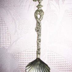 95-Lingurita din metal argintat, cu leu si design frumos, marime 13 cm.