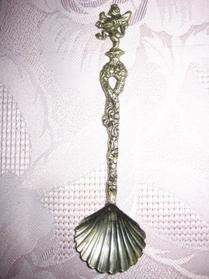 95-Lingurita din metal argintat, cu leu si design frumos, marime 13 cm. foto