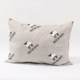 Pernă Merino 50x70 cm cu umplutură din l&acirc;nă naturală, potrivită pentru toate pozițiile de somn