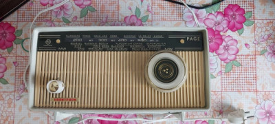 RADIO HORNYPHON V 144 U , FUNCTIONEAZA ,ESTE O BIJUTERIE A ANILOR 1965 foto