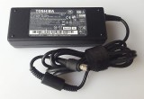 71. Incarcator laptop TOSHIBA PA-1750-08 15V 5.0A