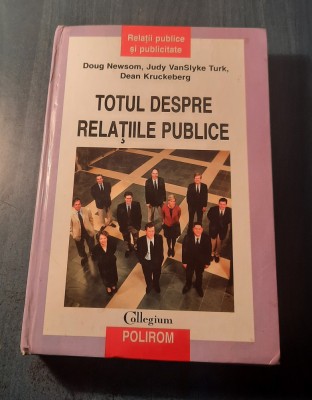 Totul despre relatiile publice Doug Newsom Judy Vanslyke Turk foto
