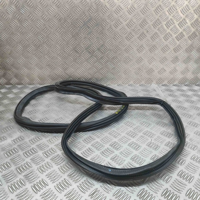 Garnitura ușă dreapta spate SKODA OCTAVIA IV Combi NX5 2024 OEM: 5E7867367B