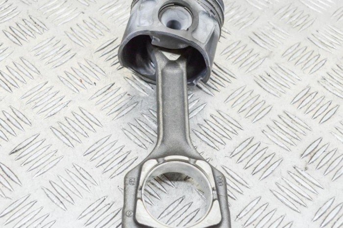 Piston OPEL INSIGNIA A G09 2012 OEM: 55574797,55575440 | 12802509
