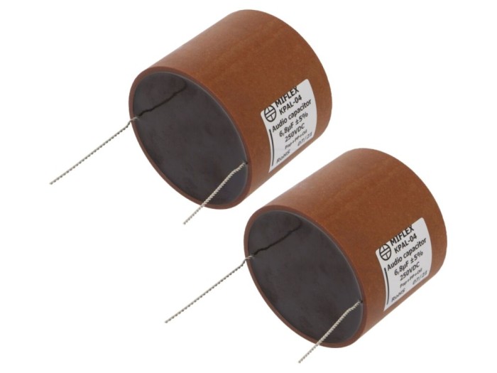 Condensator 6,8uF 250VDC THT