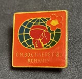 Insignă - al treilea Campionat Mondial de Box pentru Tineret, care a avut loc la București, Rom&acirc;nia, &icirc;n perioada 1&ndash;9 septembrie 1985